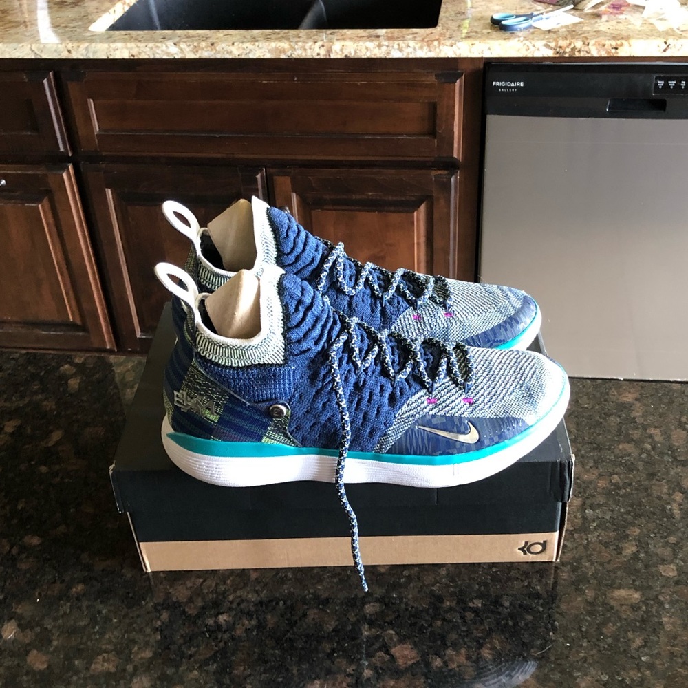 KD 11 (Size 11.5) - Picture 2 of 5